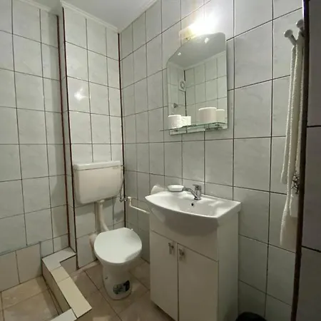 Gymy Bed & Breakfast 2*