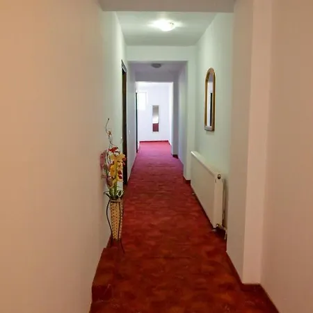 Gymy Bed & Breakfast 2*